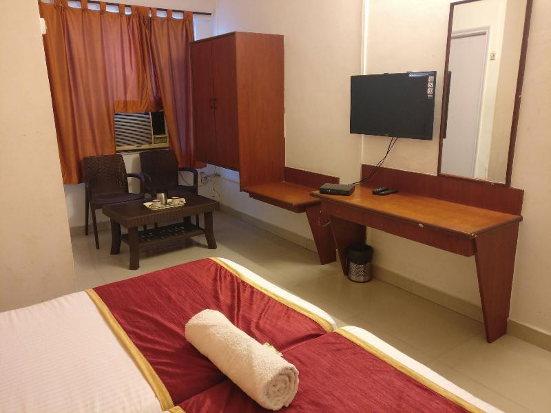 Photo of HMR Royal Inn, 3-star hotel in Pune District