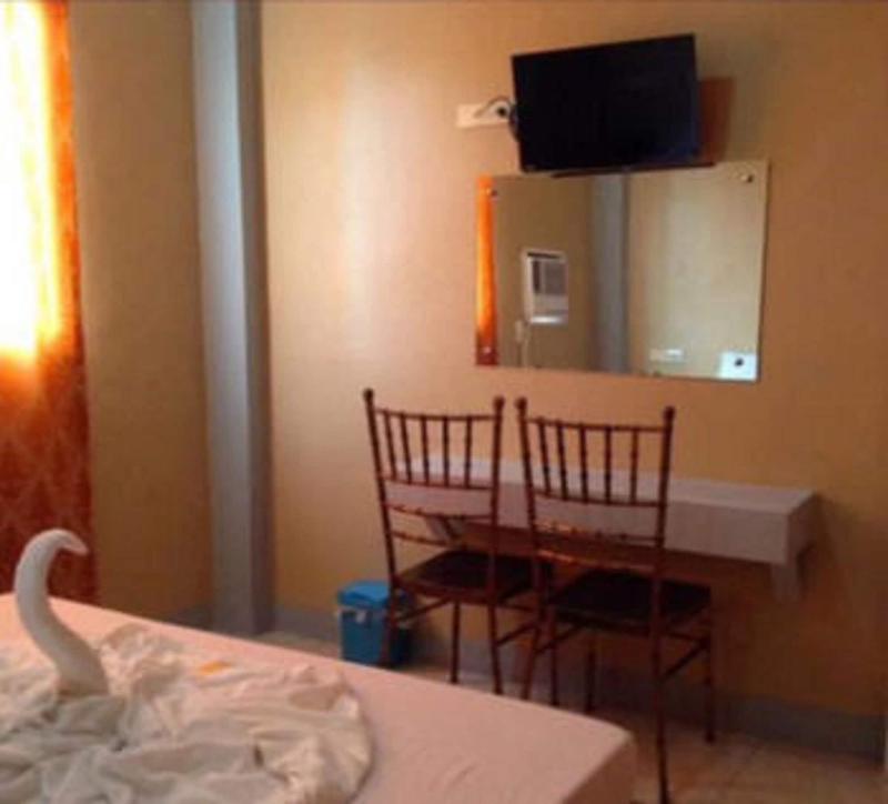 Photo of UKL Ever Resort Hotel, 2-star hotel in Laoag