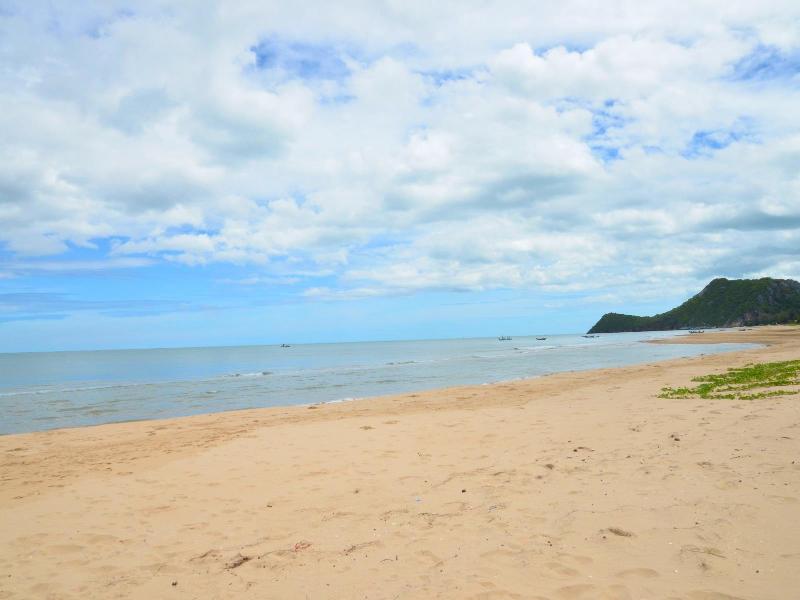 Photo of Hua Plee Lazy Beach, 3-star hotel in Hua Hin (and vicinity)