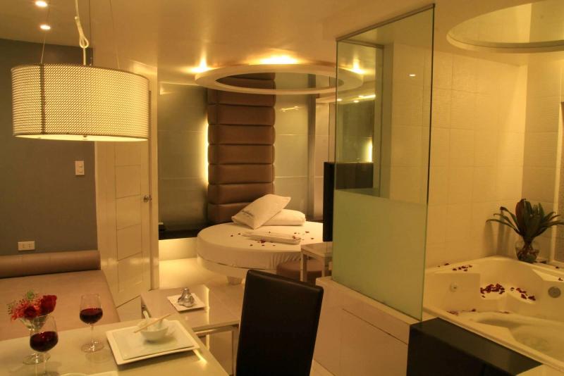 Photo of One Serenata Hotel Bacoor, 3-star hotel in Bacoor City