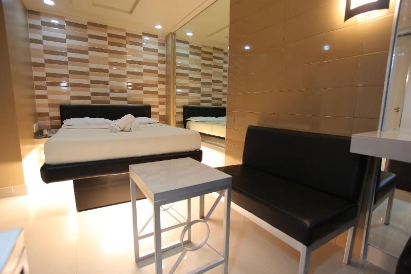 Photo of One Serenata Hotel Bacoor, 3-star hotel in Bacoor City