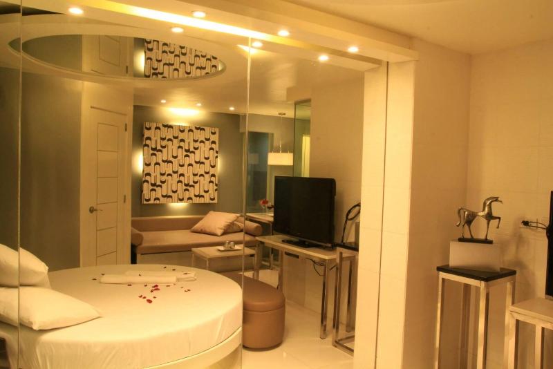 Photo of One Serenata Hotel Bacoor, 3-star hotel in Bacoor City