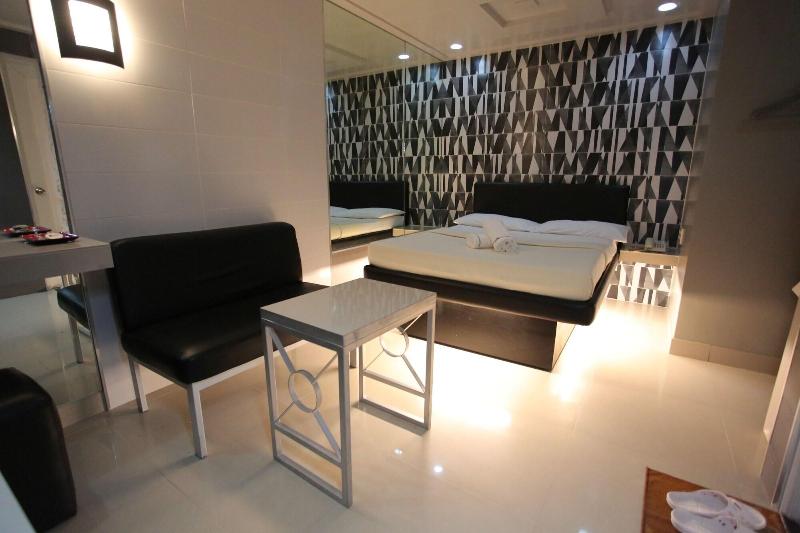 Photo of One Serenata Hotel Bacoor, 3-star hotel in Bacoor City