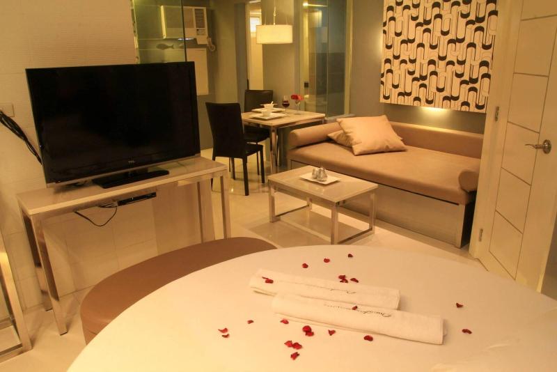 Photo of One Serenata Hotel Bacoor, 3-star hotel in Bacoor City