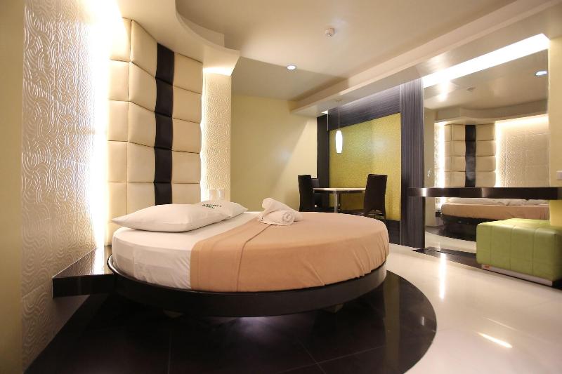 Photo of One Serenata Hotel Bacoor, 3-star hotel in Bacoor City