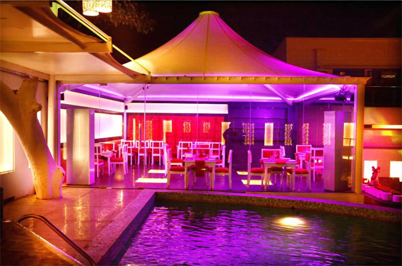 Hotel Royal Cliff, 4-star hotel in Kanpur