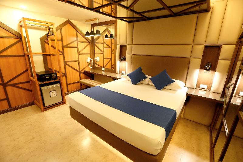 Photo of The Manila Hotel, 2-star hotel in Ermita