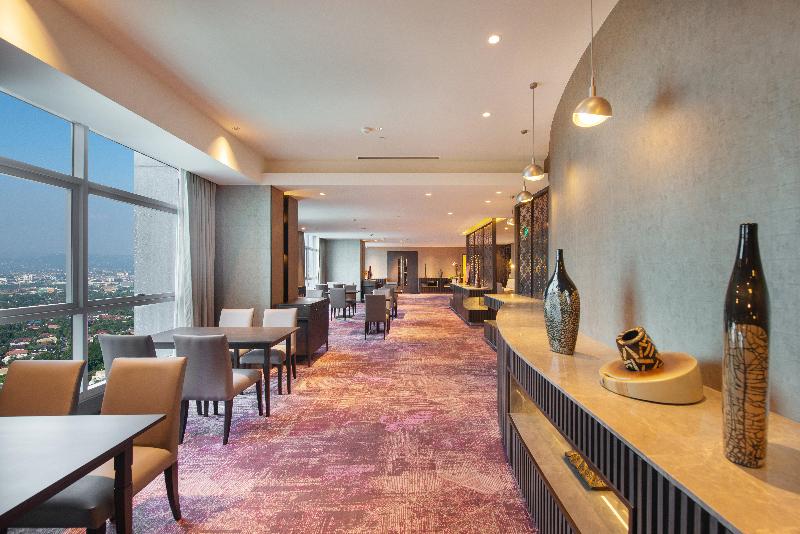 Photo of Holiday Inn & Suites Manila Galleria by IHG, 5-star hotel in Manila (and vicinity)