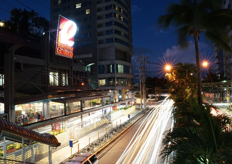 Photo of Holiday Inn & Suites Manila Galleria by IHG, 5-star hotel in Manila (and vicinity)