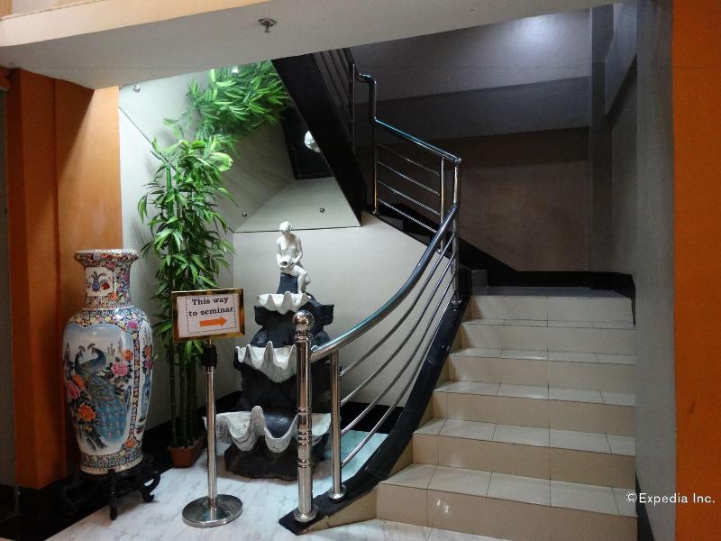 Photo of Silver Oaks Suite Hotel, 3-star hotel in Ermita