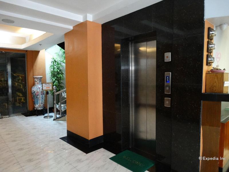 Photo of Silver Oaks Suite Hotel, 3-star hotel in Ermita