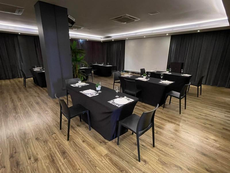 Photo of Azumi Boutique Hotel, 4-star hotel in Alabang