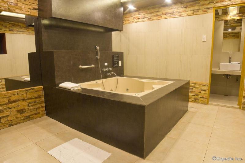 Photo of Victoria Court Las Piñas, 2-star hotel in Manila (and vicinity)