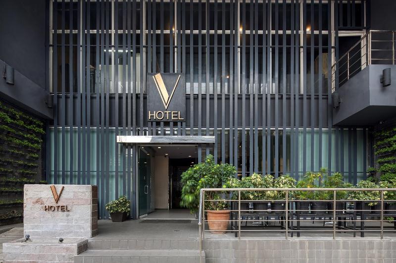 V Hotel exterior, 3-Star hotel in Ermita
