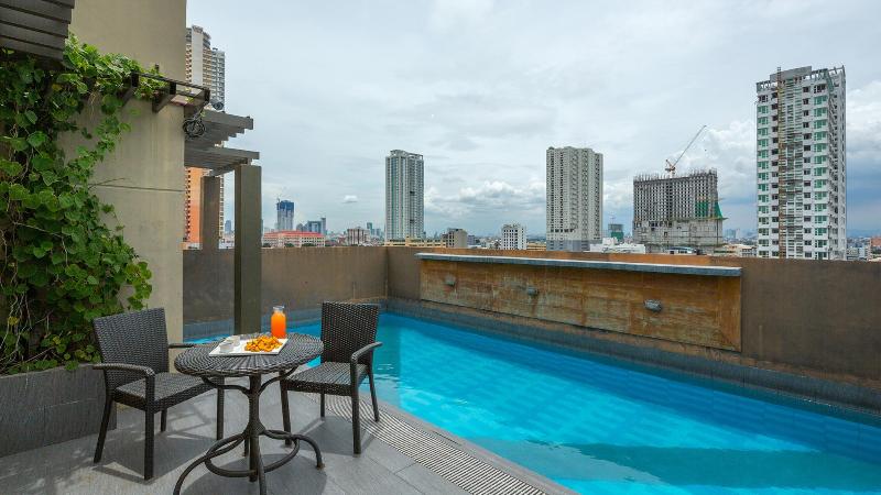 Photo of V Hotel, 3-star hotel in Ermita