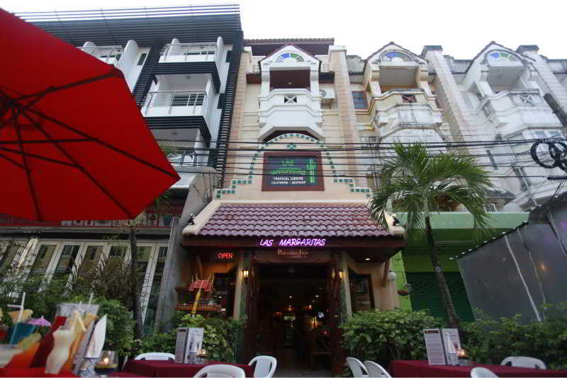 Aoluek Paradise, Singapore