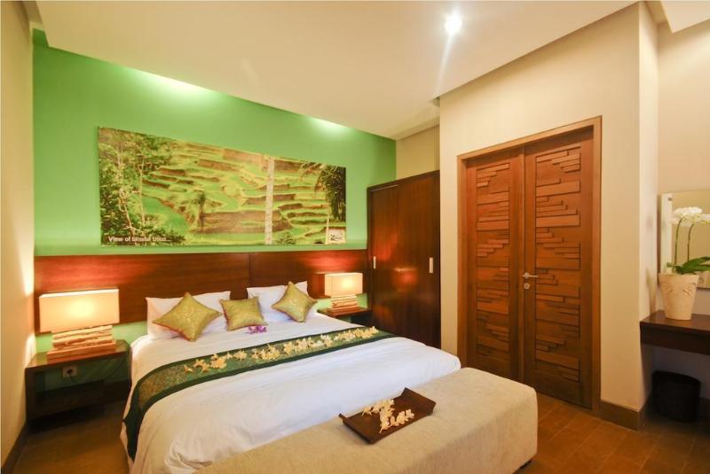 The Green Zhurga Suites, Singapore