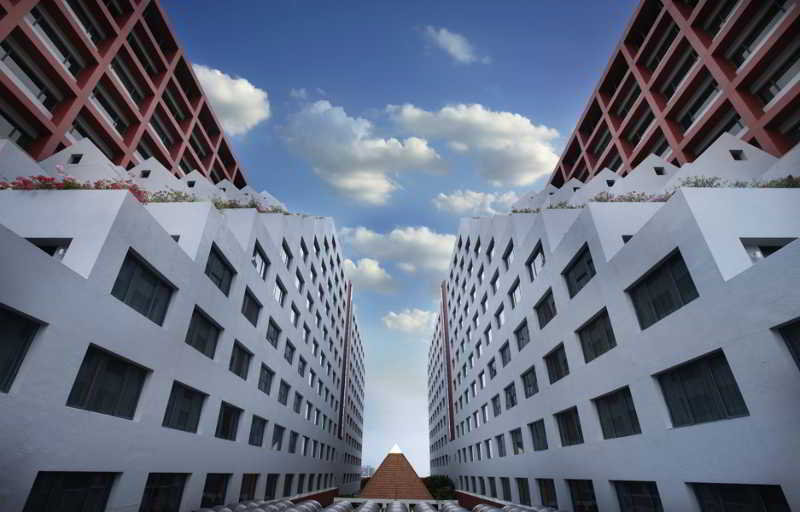 Twin Towers Hotel exterior, 4-Star hotel in Bangkok (and vicinity)