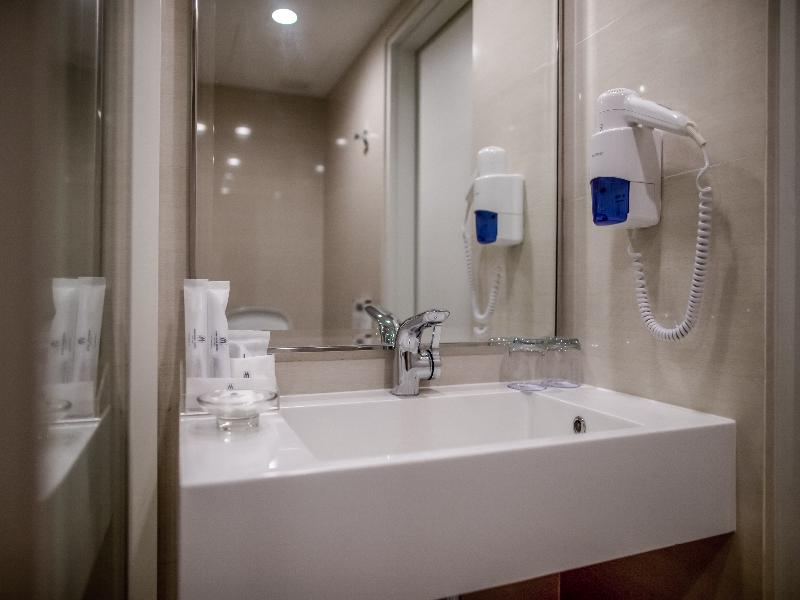 Photo of Mandarin Hotel Managed by Centre Point, 4-star hotel in Bangkok (and vicinity)