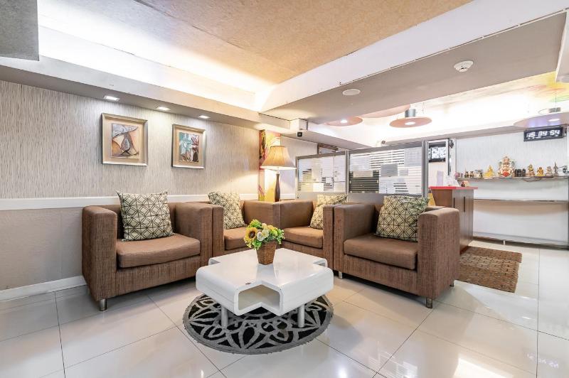 The Richy Place Guest House exterior, 2-Star hotel in Bangkok (and vicinity)