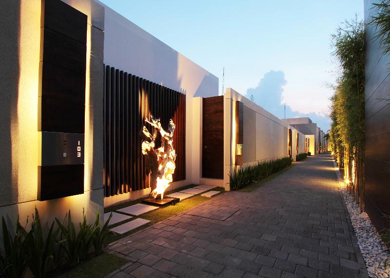 eqUILIBRIA SEMINYAK, Singapore