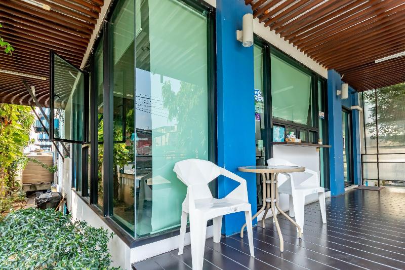 Riski Residence Bangkok-noi exterior,  hotel in Bang Khun Non