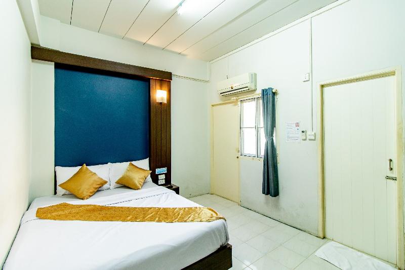 Photo of Riski Residence Bangkok-noi hotel in Bang Khun Non