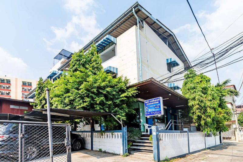 Photo of Riski Residence Bangkok-noi hotel in Bang Khun Non