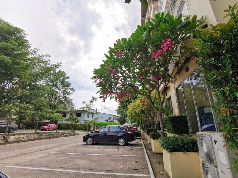 Suklutai Hotel & Serviced Apartment exterior, 2-Star hotel in Bang Khla