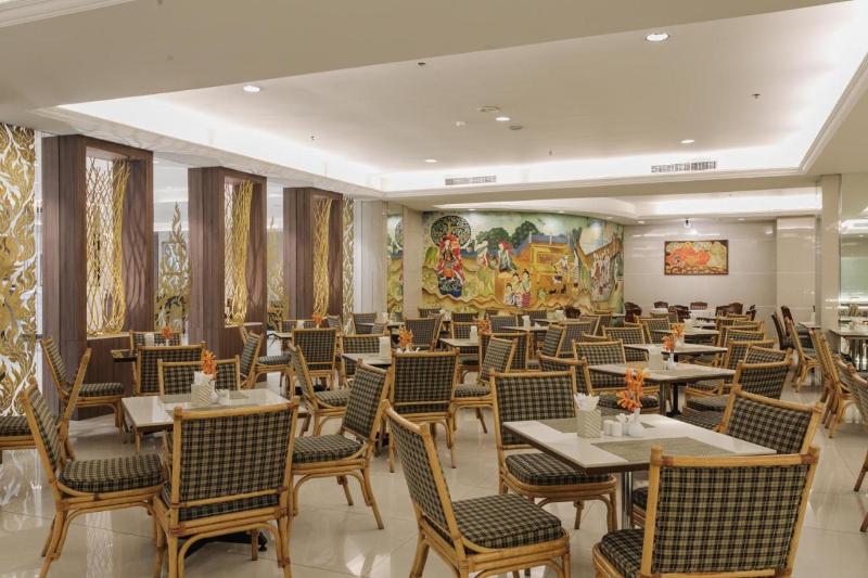 Photo of Amora Hotel Tapae Chiang Mai, 4-star hotel in Chang Moi