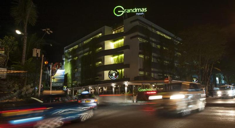 Grandmas Plus Hotel Legian, Singapore