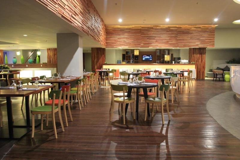 Ion Bali Benoa, Singapore