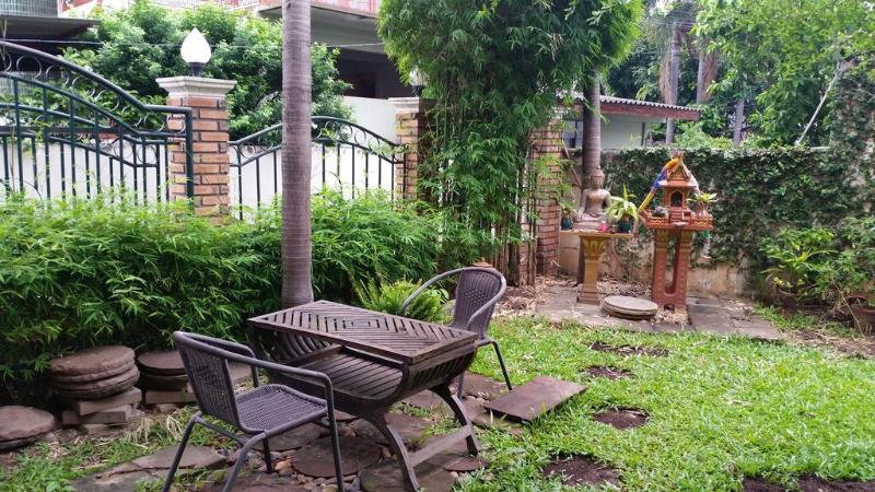 Photo of Villa Oranje, 2-star hotel in Chiang Mai