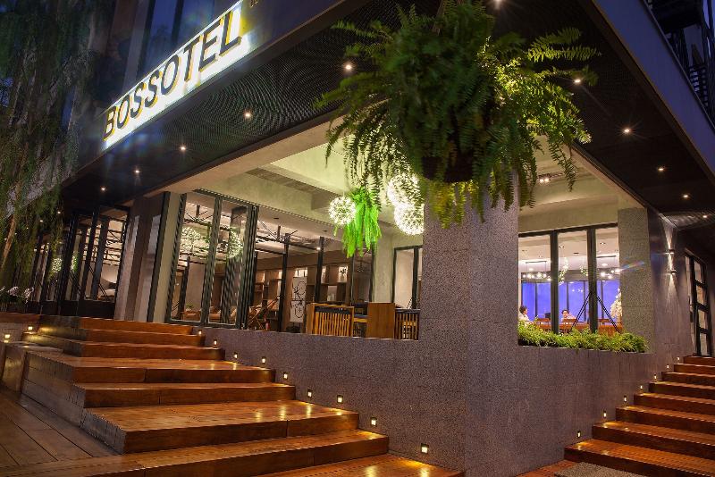 Bossotel Chiang Mai, Singapore