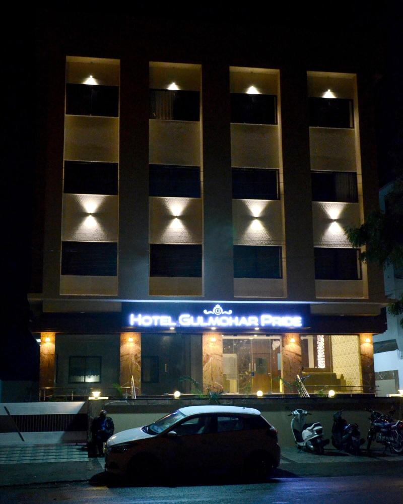 Hotel Gulmohar Pride, 3-star hotel in Ahmednagar
