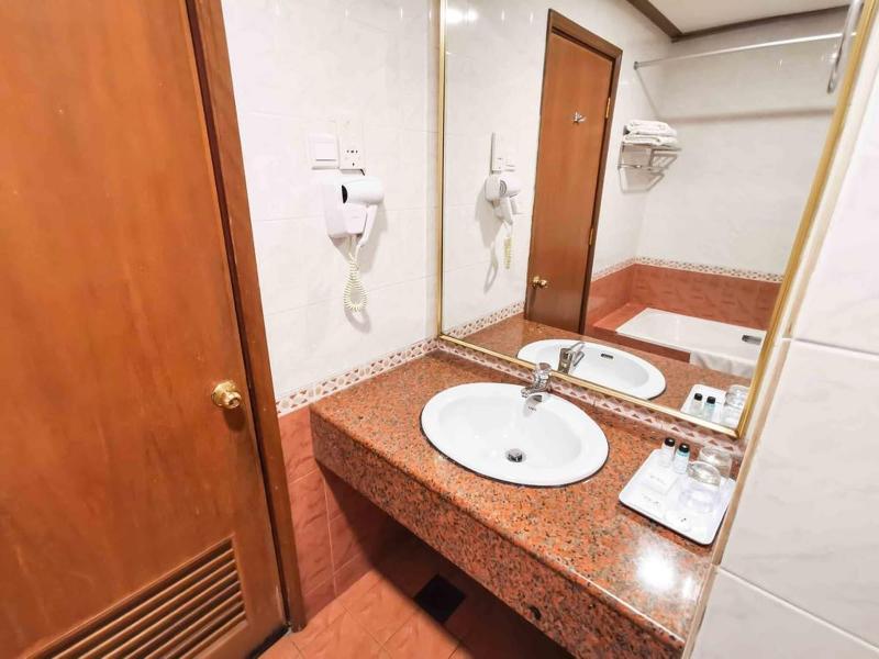 Photo of Crystal Crown Hotel Harbour View, 3-star hotel in Pelabuhan Klang