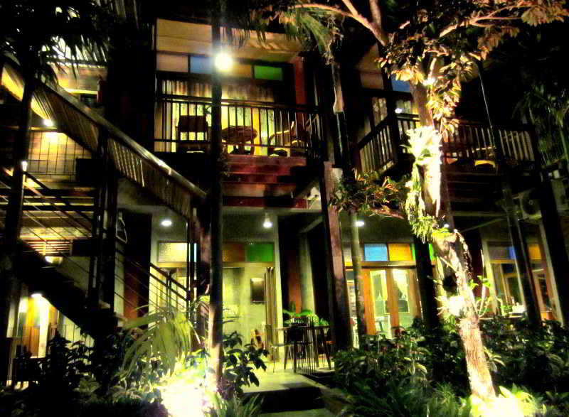 De Wiang Kum Kam, Singapore