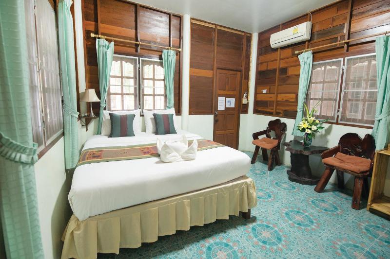 Photo of Patong Moon Inn Guesthouse, 2-star hotel in Bangla Road