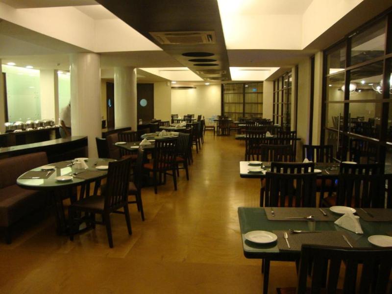 Photo of Whispering Palms Beach Resort, 4-star hotel in Candolim
