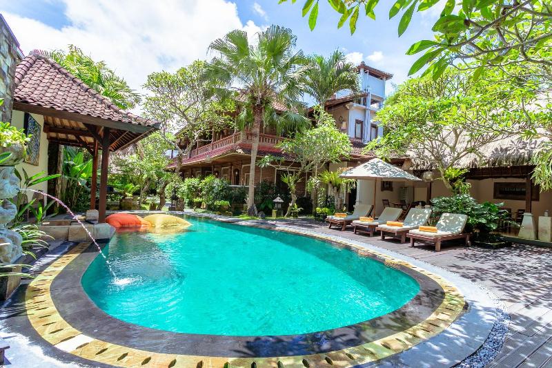 Lumbung Sari Hotel, Singapore