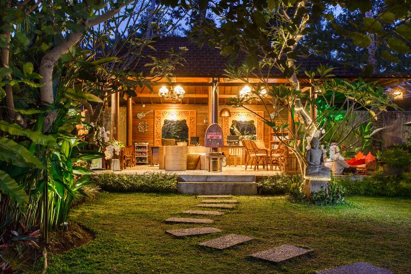Ubud Raya Villa, Singapore