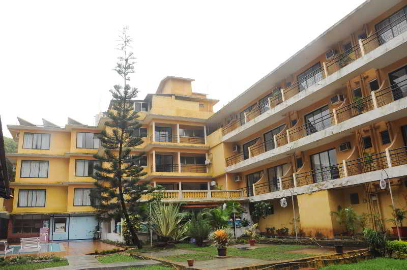 Peninsula Beach Resort exterior, 3-Star hotel in Calangute