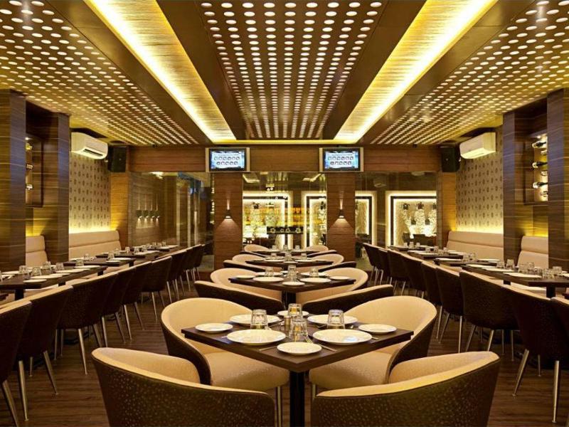 Photo of Hotel Plaza, 3-star hotel in Mumbai (and vicinity)