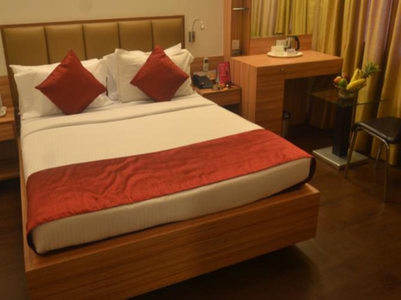 Photo of Hotel Plaza, 3-star hotel in Mumbai (and vicinity)
