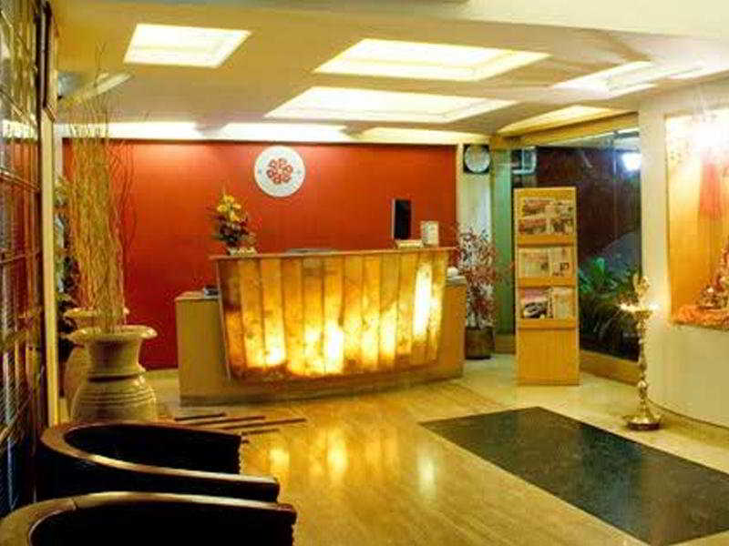 Photo of Hotel Plaza, 3-star hotel in Mumbai (and vicinity)