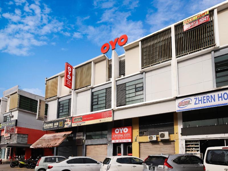 Super OYO 443 Crystal City Hotel exterior, 2-Star hotel in Kuantan (and vicinity)