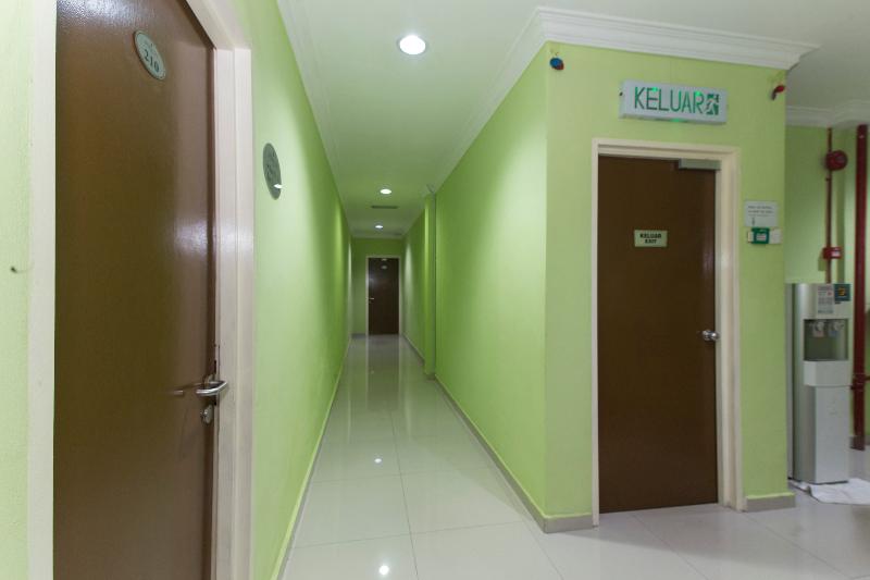 Photo of Super OYO 443 Crystal City Hotel, 2-star hotel in Kuantan (and vicinity)