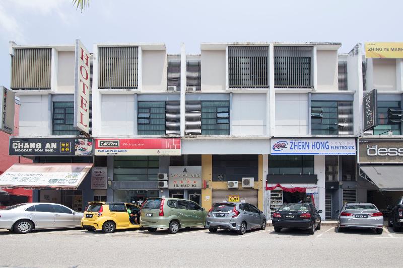 Photo of Super OYO 443 Crystal City Hotel, 2-star hotel in Kuantan (and vicinity)