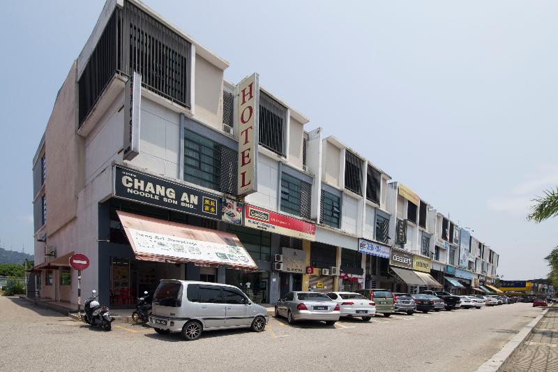 Photo of Super OYO 443 Crystal City Hotel, 2-star hotel in Kuantan (and vicinity)