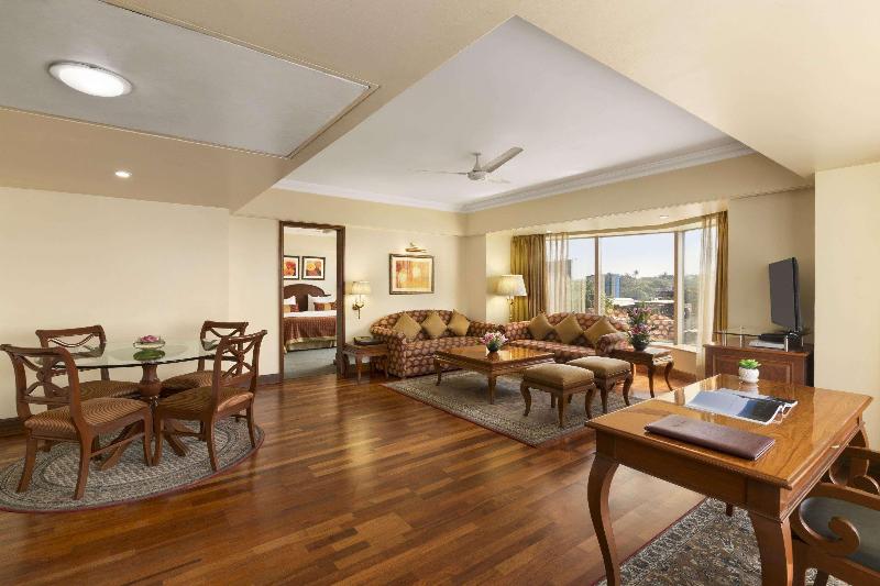 Photo of Ramada Plaza by Wyndham Palm Grove, 5-star hotel in Mumbai (and vicinity)